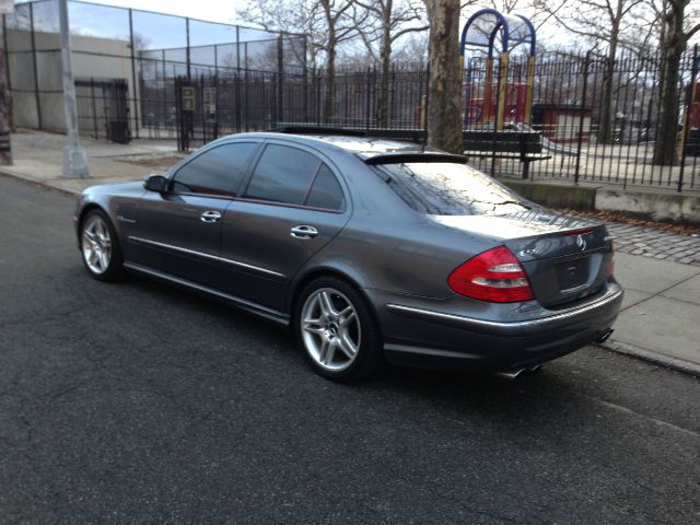 Mercedes-Benz E-Class 2005 photo 3