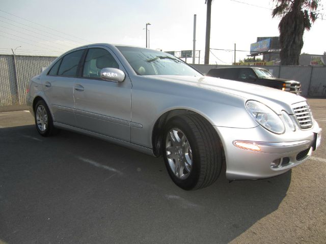 Mercedes-Benz E-Class 2005 photo 1
