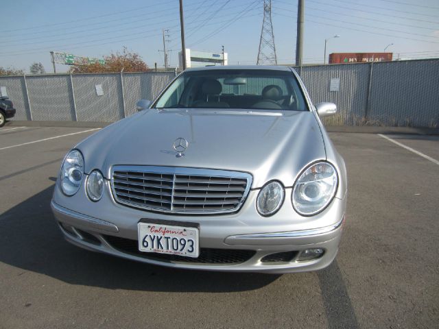 Mercedes-Benz E-Class 2005 photo 3