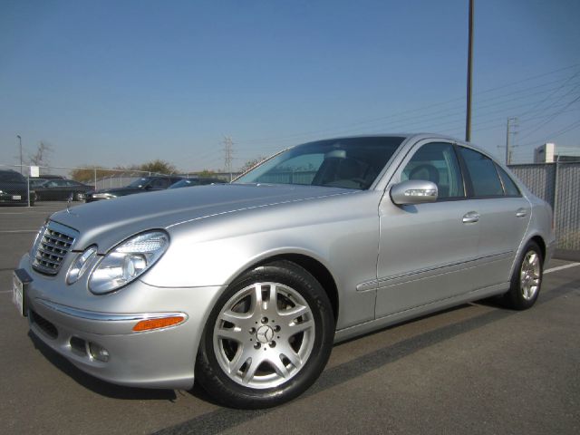 Mercedes-Benz E-Class 2005 photo 4