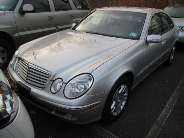 Mercedes-Benz E-Class 2005 photo 1