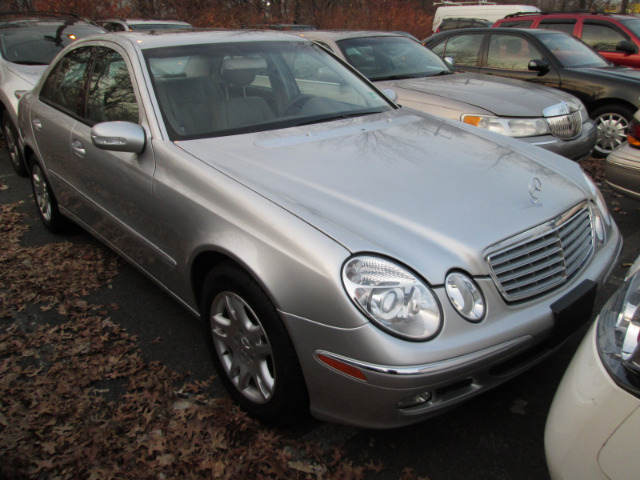 Mercedes-Benz E-Class 2005 photo 2