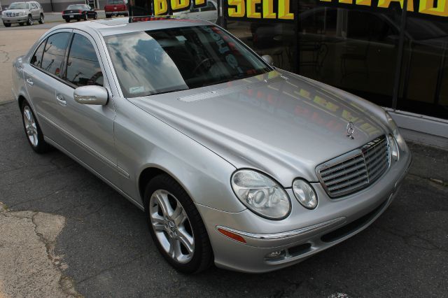 Mercedes-Benz E-Class 2005 photo 10