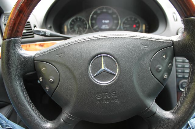 Mercedes-Benz E-Class 2005 photo 11