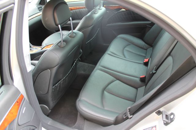 Mercedes-Benz E-Class 2005 photo 2