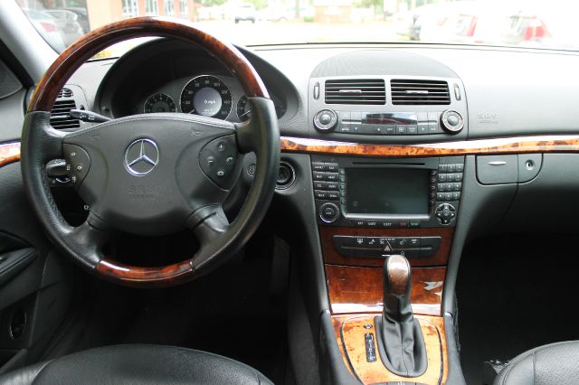 Mercedes-Benz E-Class 2005 photo 4