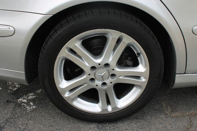Mercedes-Benz E-Class 2005 photo 7