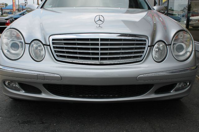 Mercedes-Benz E-Class 2005 photo 8