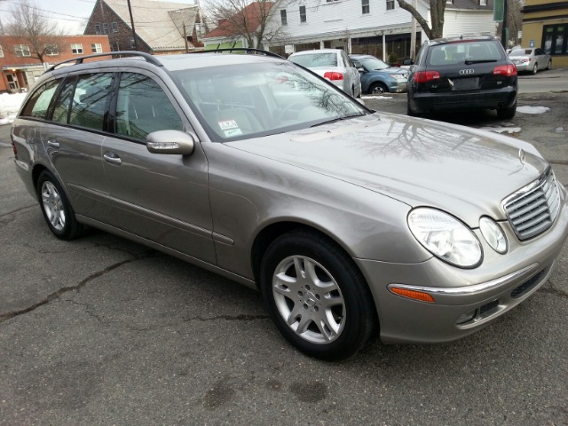 Mercedes-Benz E-Class 2005 photo 2