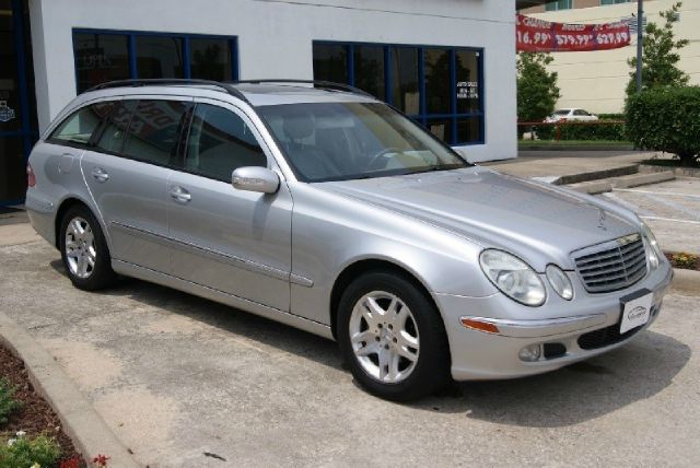 Mercedes-Benz E-Class 2005 photo 4