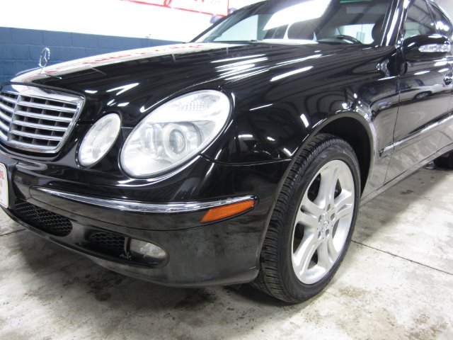 Mercedes-Benz E-Class 2005 photo 2