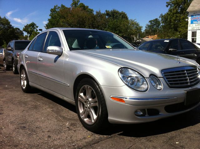 Mercedes-Benz E-Class 2005 photo 1