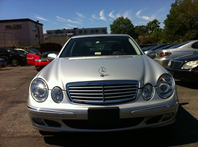 Mercedes-Benz E-Class 2005 photo 2