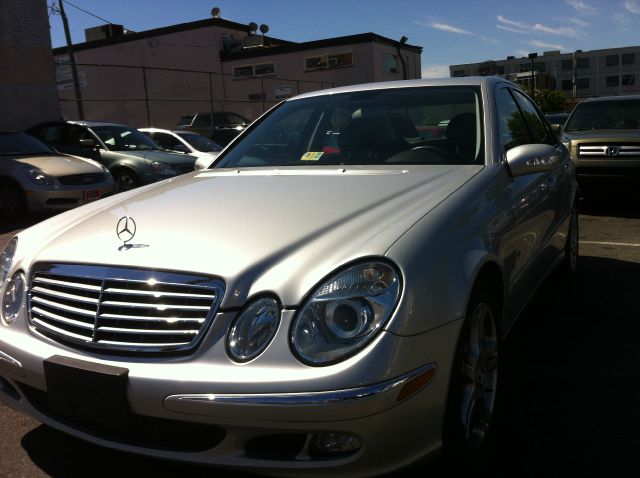 Mercedes-Benz E-Class 2005 photo 3