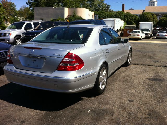 Mercedes-Benz E-Class 2005 photo 4