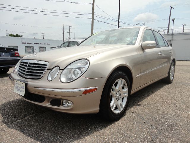 Mercedes-Benz E-Class 2005 photo 3