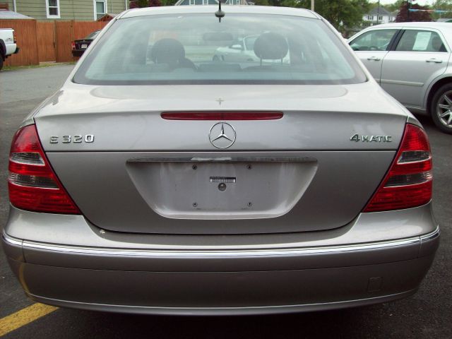 Mercedes-Benz E-Class 2005 photo 1
