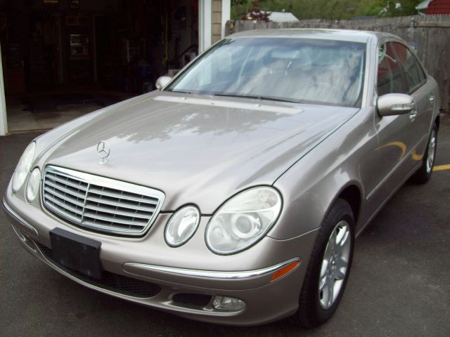 Mercedes-Benz E-Class 2005 photo 2