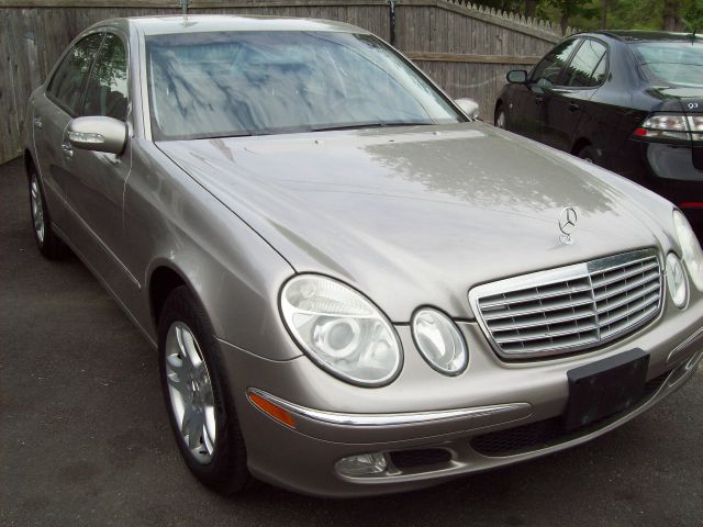 Mercedes-Benz E-Class 2005 photo 4