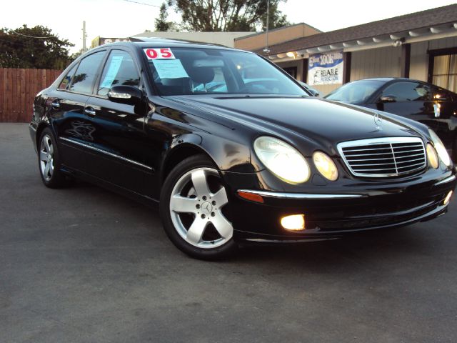 Mercedes-Benz E-Class 2005 photo 2
