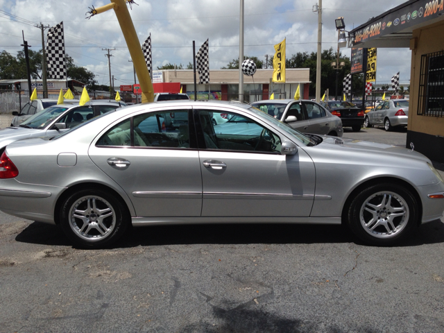 Mercedes-Benz E-Class 2005 photo 2