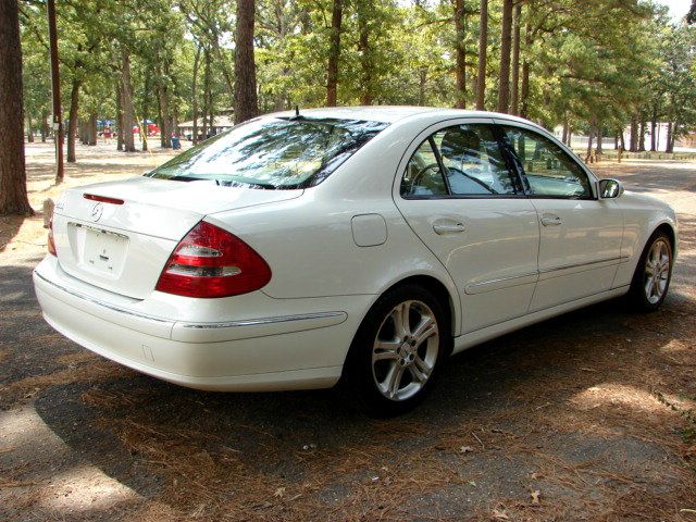Mercedes-Benz E-Class 2005 photo 2