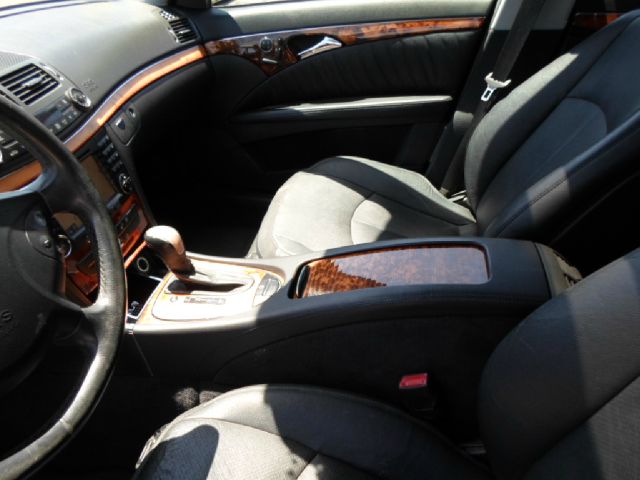 Mercedes-Benz E-Class 2005 photo 16
