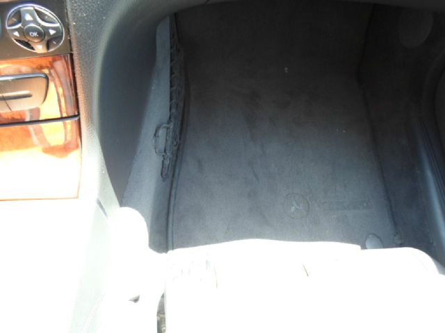 Mercedes-Benz E-Class 2005 photo 17