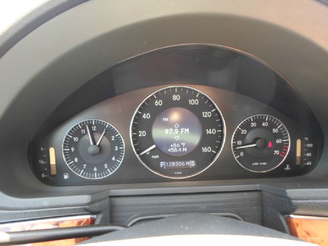 Mercedes-Benz E-Class 2005 photo 20