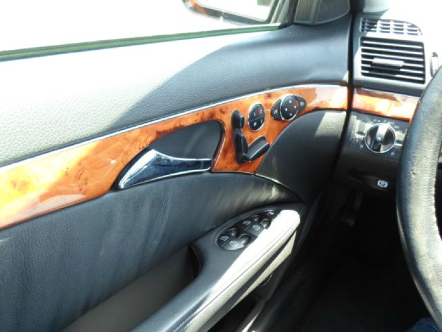 Mercedes-Benz E-Class 2005 photo 25
