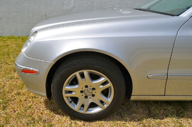 Mercedes-Benz E-Class 2005 photo 1