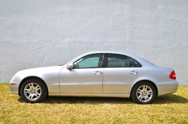 Mercedes-Benz E-Class 2005 photo 2
