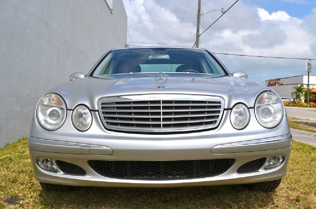 Mercedes-Benz E-Class 2005 photo 3