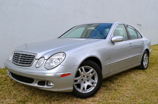 Mercedes-Benz E-Class 2005 photo 4