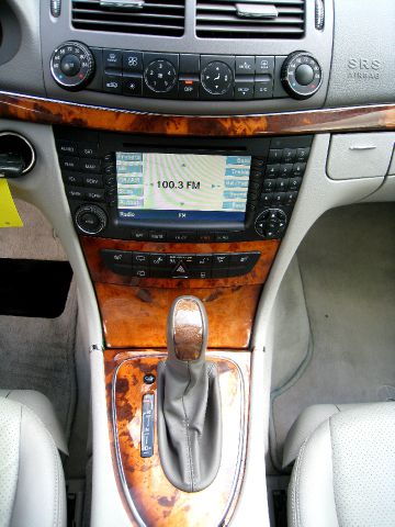 Mercedes-Benz E-Class 2005 photo 23