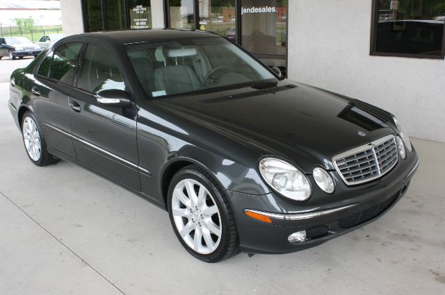 Mercedes-Benz E-Class 2005 photo 1