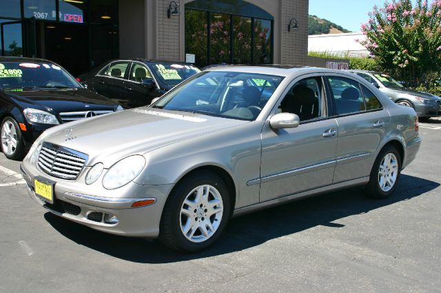 Mercedes-Benz E-Class 2005 photo 1