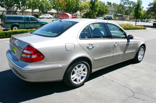 Mercedes-Benz E-Class 2005 photo 3