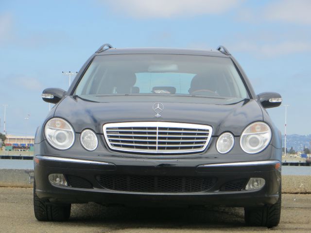Mercedes-Benz E-Class 2005 photo 2