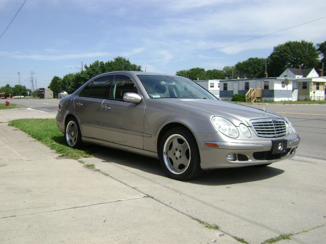 Mercedes-Benz E-Class 2005 photo 1