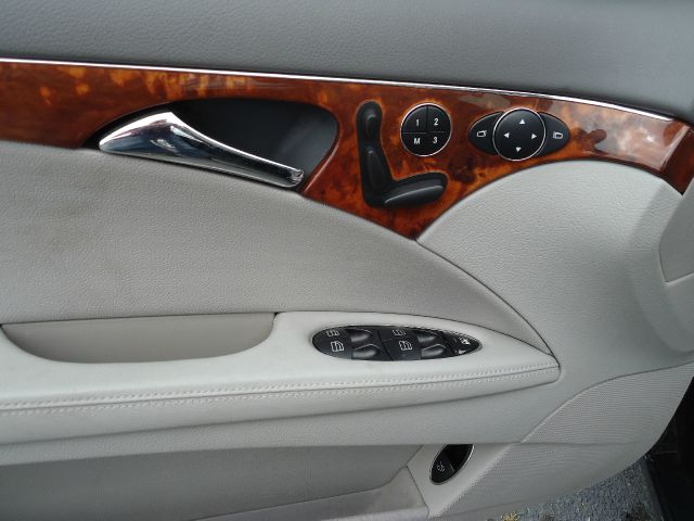 Mercedes-Benz E-Class 2005 photo 17