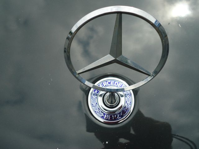 Mercedes-Benz E-Class 2005 photo 32