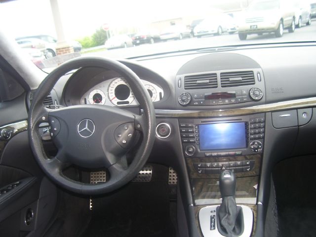Mercedes-Benz E-Class 2006 photo 2