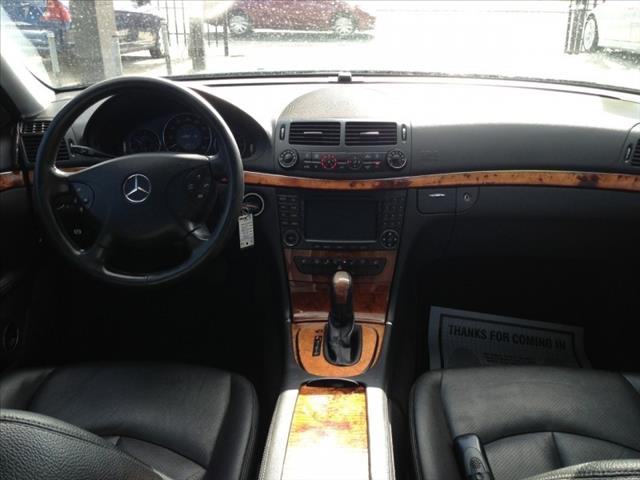 Mercedes-Benz E-Class 2006 photo 3