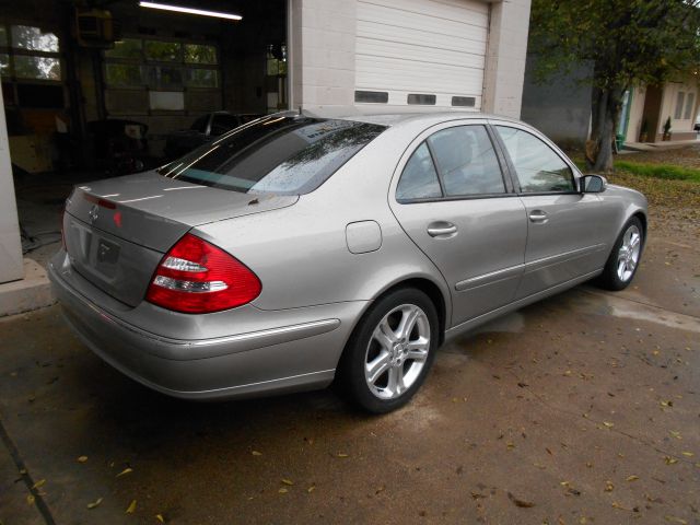 Mercedes-Benz E-Class 2006 photo 3