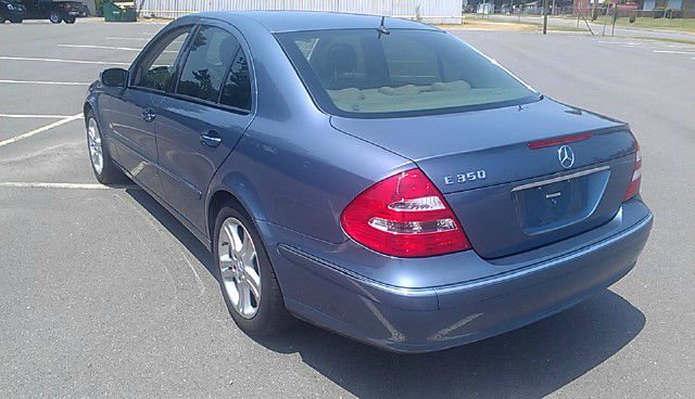 Mercedes-Benz E-Class 2006 photo 2