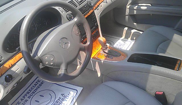 Mercedes-Benz E-Class 2006 photo 4