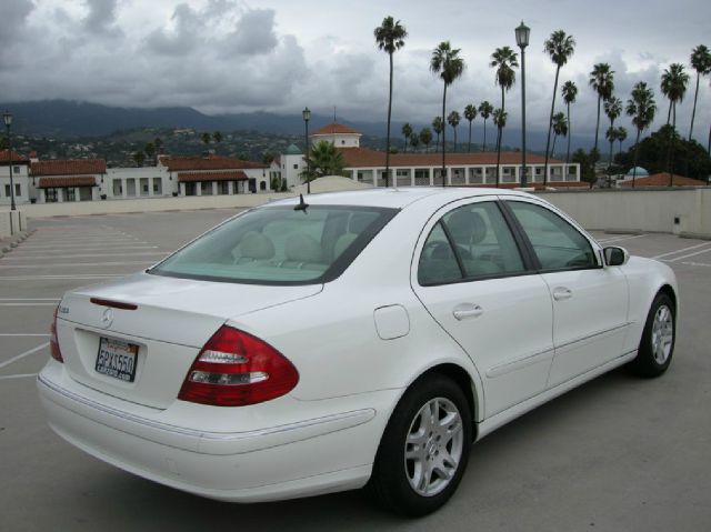 Mercedes-Benz E-Class 2006 photo 1