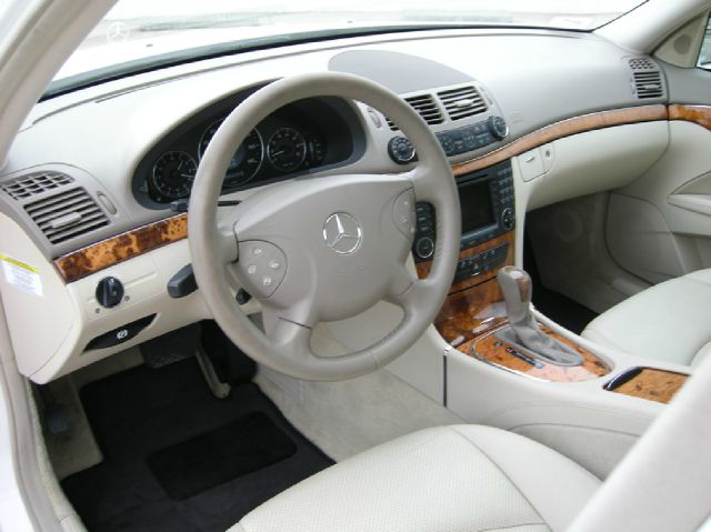Mercedes-Benz E-Class 2006 photo 15