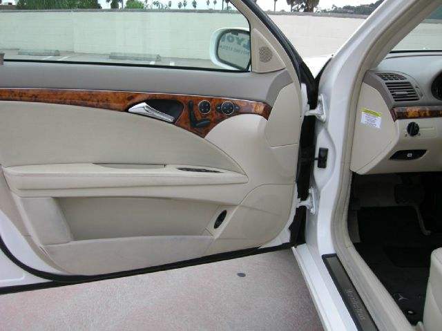 Mercedes-Benz E-Class 2006 photo 16